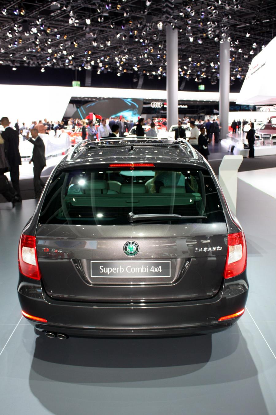  Skoda Superb Combi 2010 года  (фото 10 из 19)